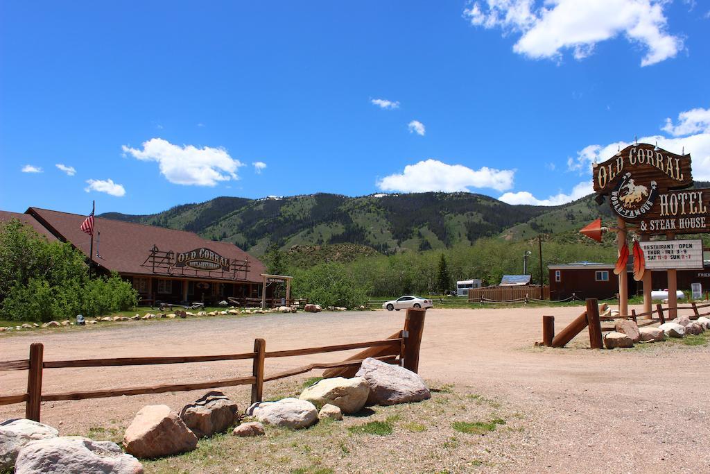 Old Corral Hotel Centennial Екстериор снимка