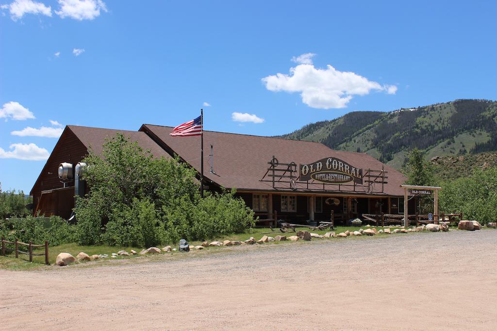 Old Corral Hotel Centennial Екстериор снимка