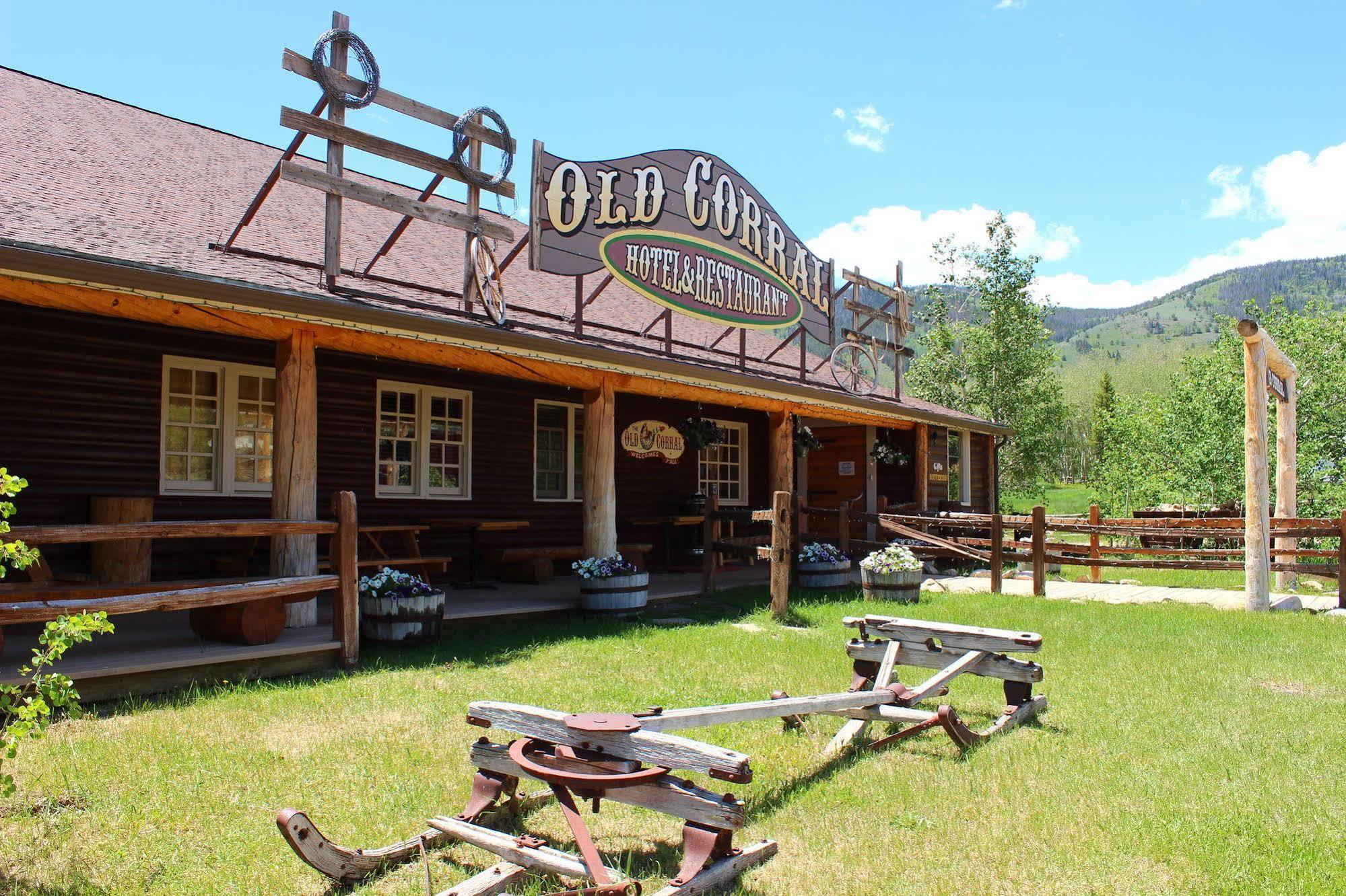Old Corral Hotel Centennial Екстериор снимка